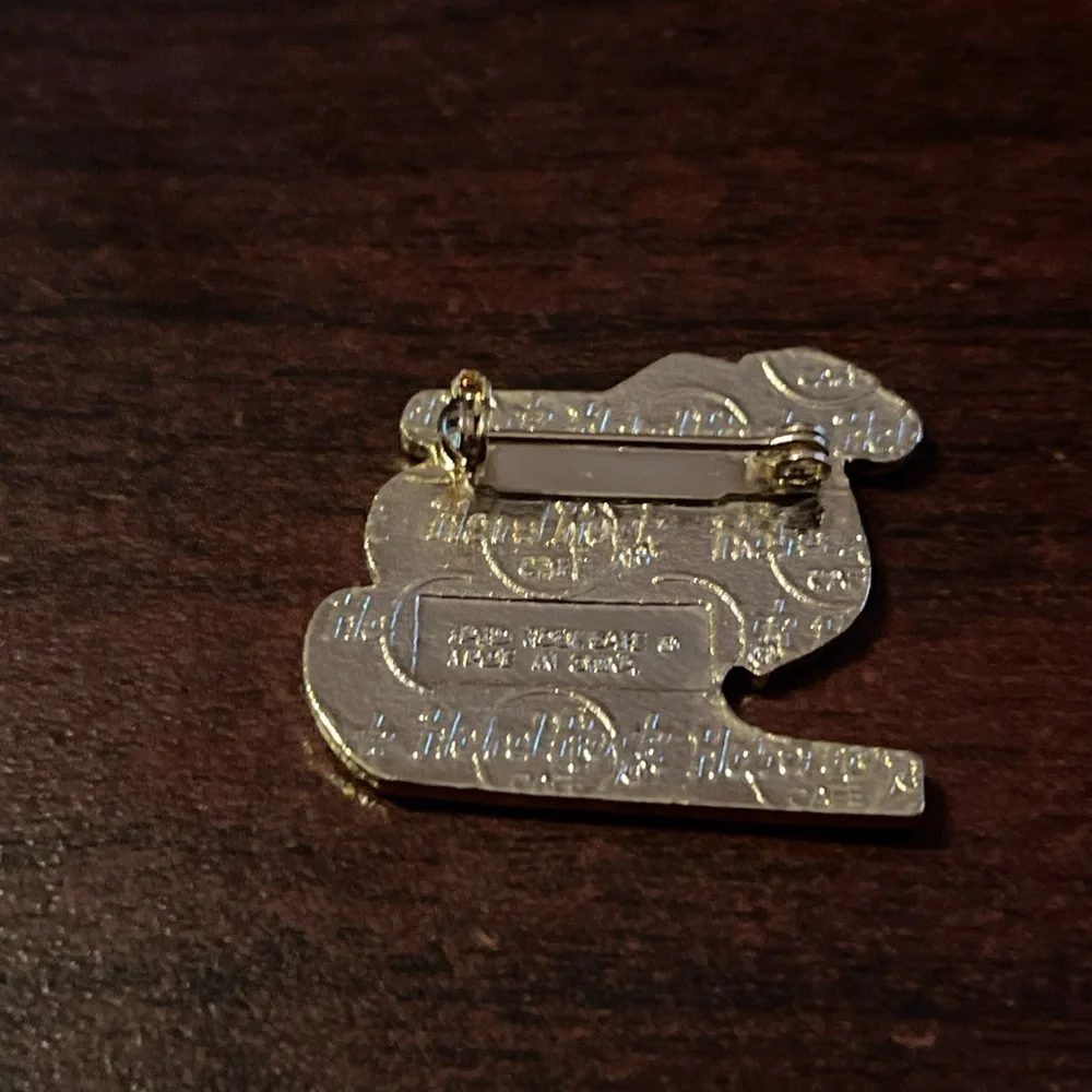 Hard Rock Cafe 1998 Chicago Christmas Santa’s Sleigh Presents Lapel Hat‎ Pin